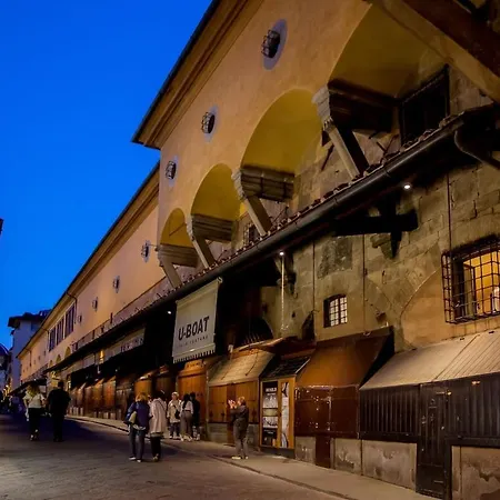 On The Ponte Vecchio Lägenhet