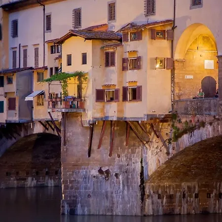 On The Ponte Vecchio Florens